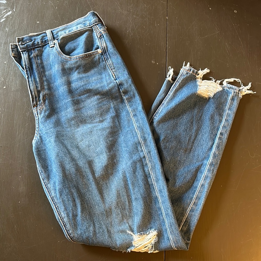AE Ripped Mom Jeans Women’s SIZE 12L